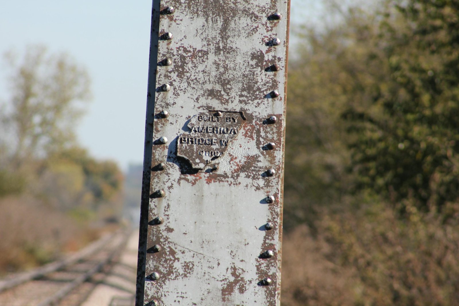 Plaque on truss